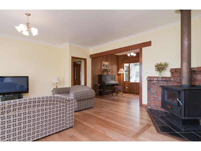 16 English Street, Seville VIC 3139