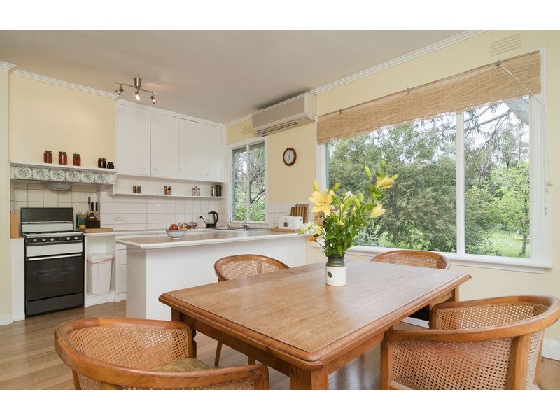 16 English Street, Seville VIC 3139
