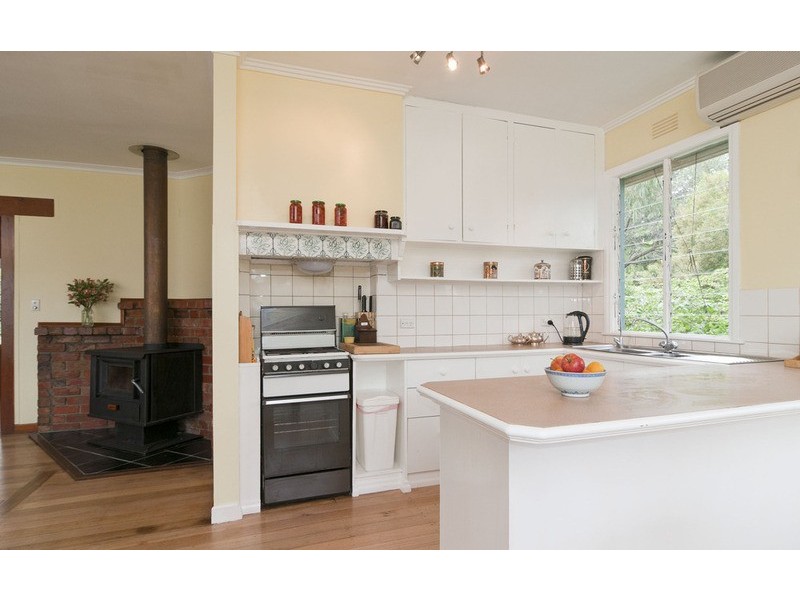 16 English Street, Seville VIC 3139