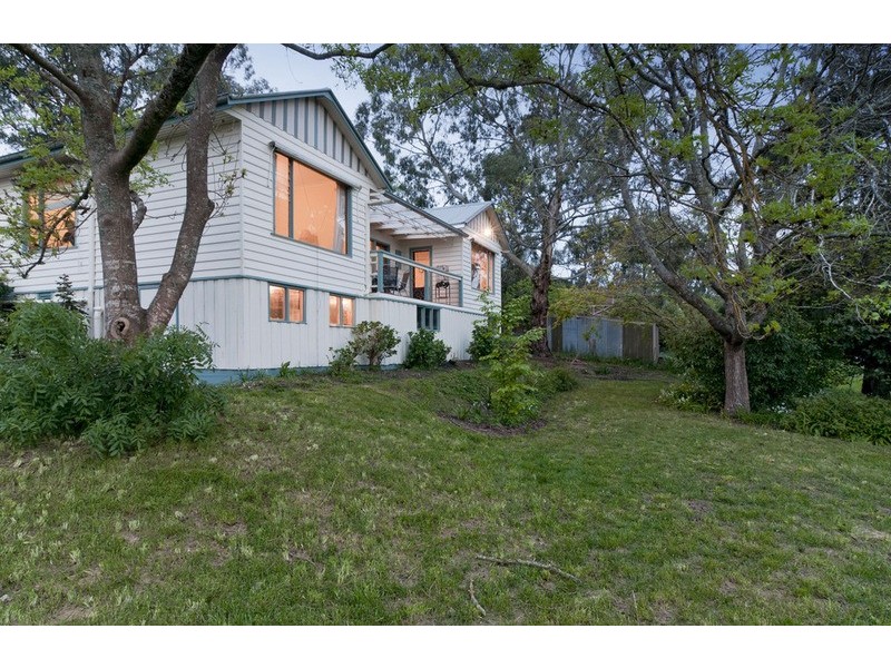 16 English Street, Seville VIC 3139