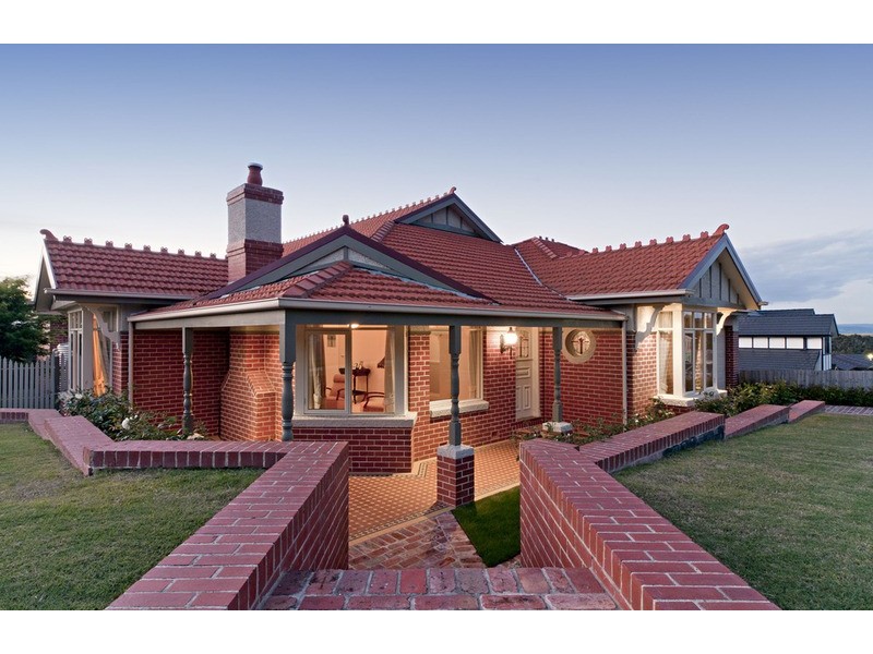 49 Valley Park Drive, Mooroolbark VIC 3138