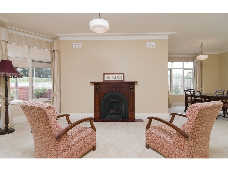 49 Valley Park Drive, Mooroolbark VIC 3138