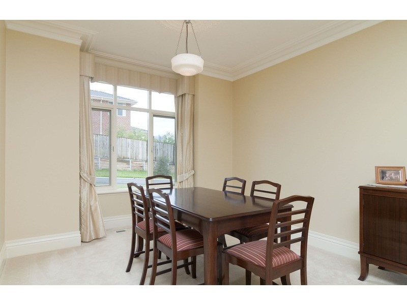 49 Valley Park Drive, Mooroolbark VIC 3138