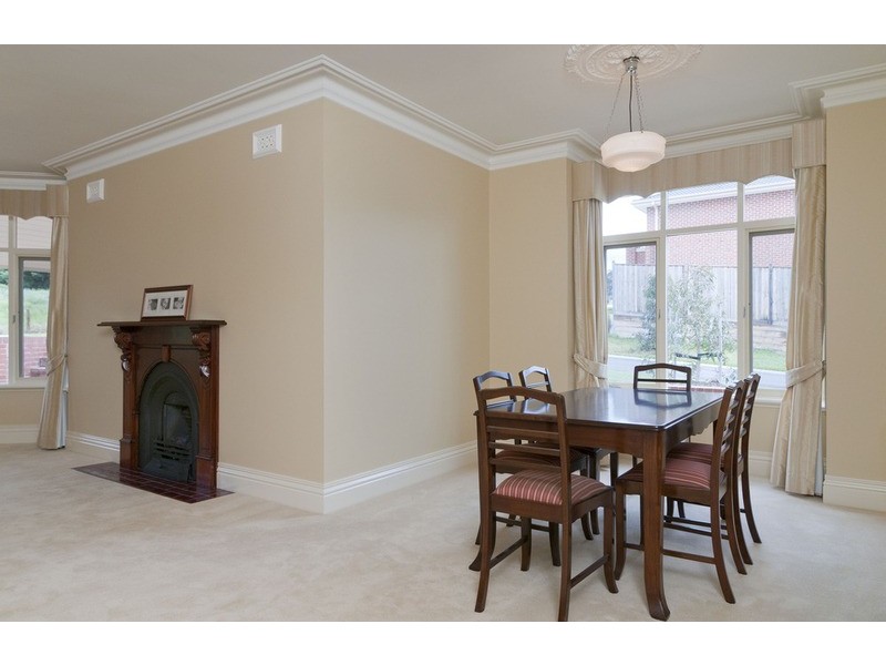 49 Valley Park Drive, Mooroolbark VIC 3138