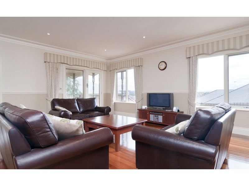 49 Valley Park Drive, Mooroolbark VIC 3138