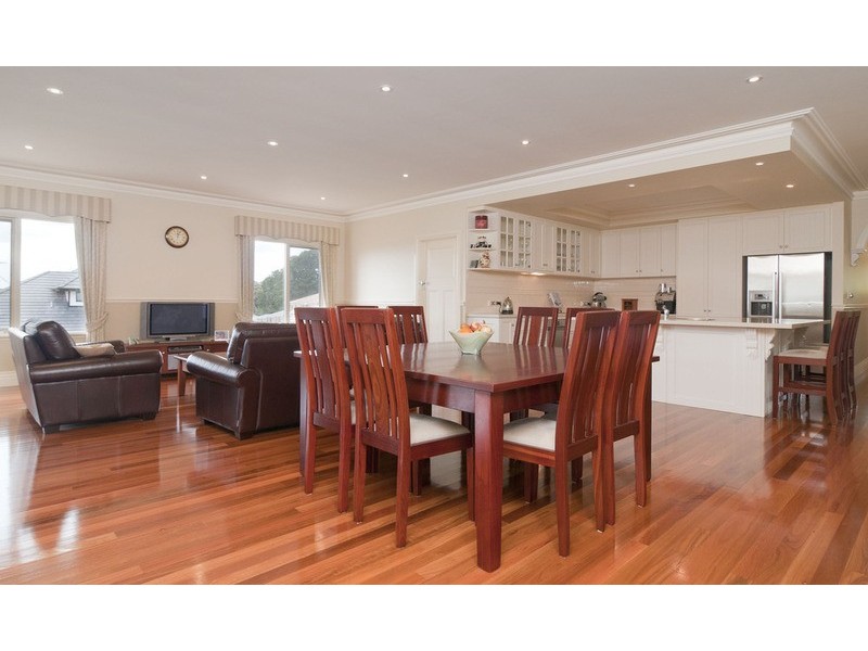 49 Valley Park Drive, Mooroolbark VIC 3138