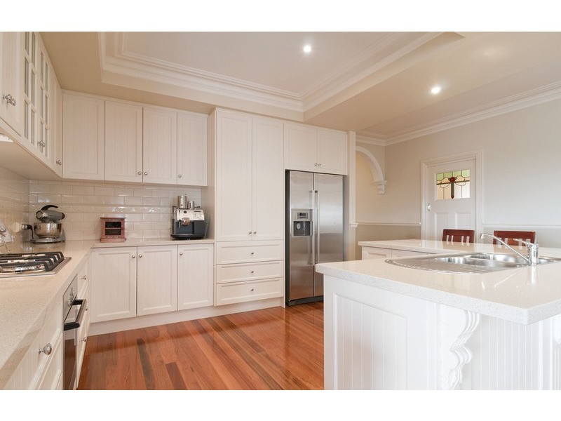 49 Valley Park Drive, Mooroolbark VIC 3138