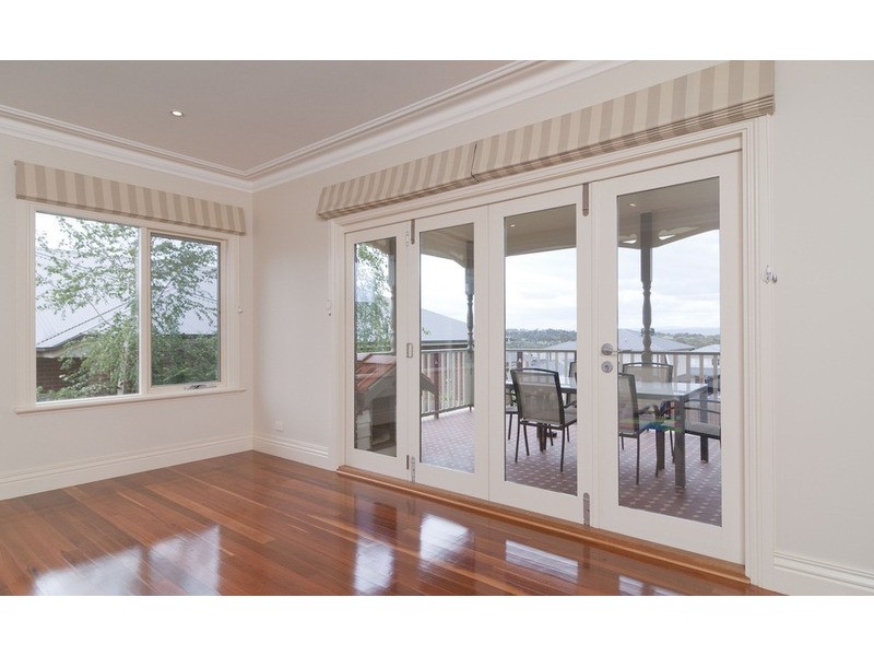 49 Valley Park Drive, Mooroolbark VIC 3138