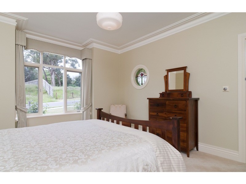 49 Valley Park Drive, Mooroolbark VIC 3138