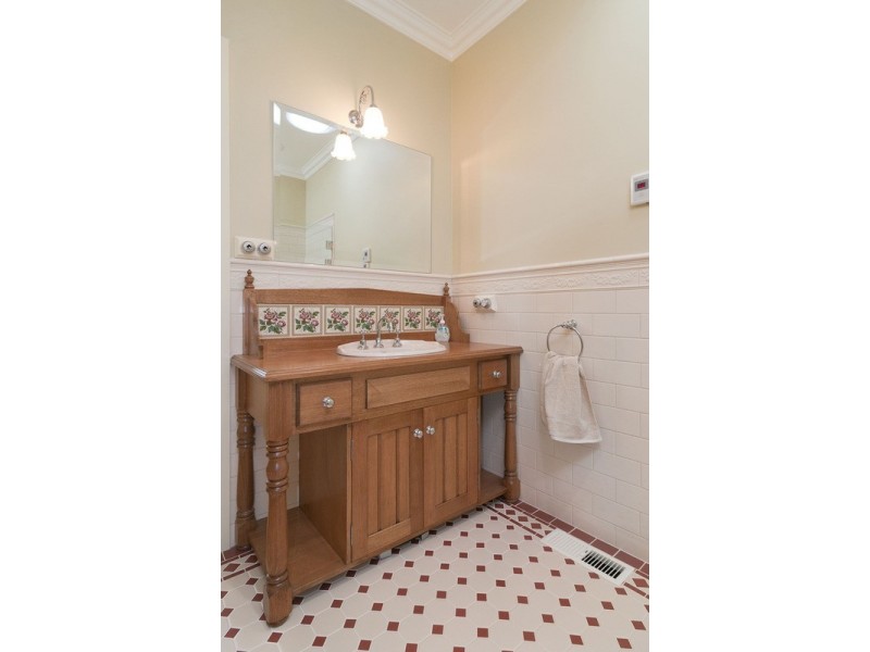 49 Valley Park Drive, Mooroolbark VIC 3138