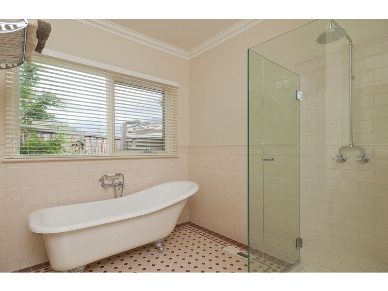 49 Valley Park Drive, Mooroolbark VIC 3138