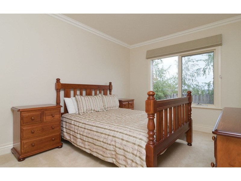 49 Valley Park Drive, Mooroolbark VIC 3138