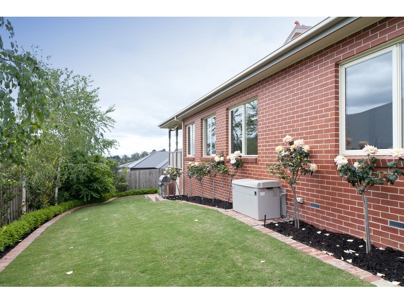49 Valley Park Drive, Mooroolbark VIC 3138