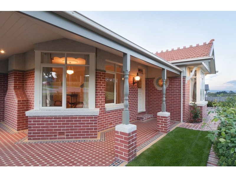 49 Valley Park Drive, Mooroolbark VIC 3138