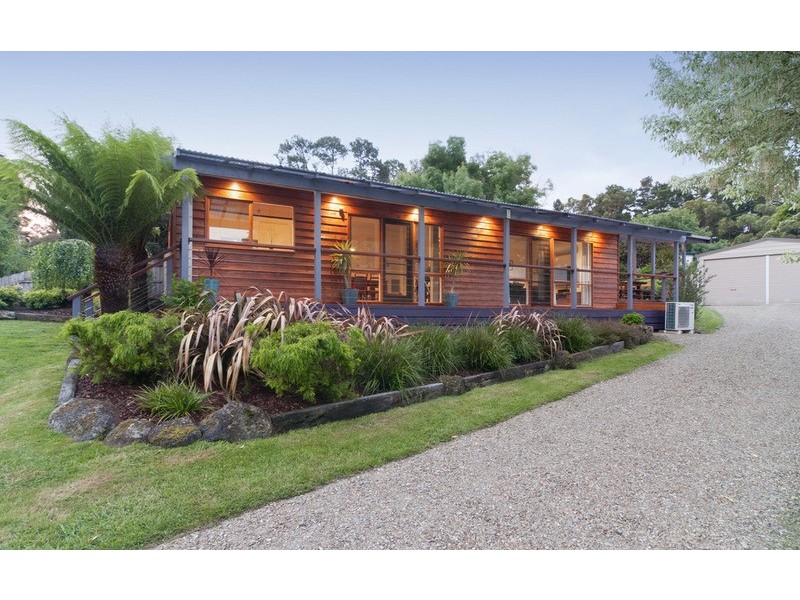 9 Stewart Avenue, Wandin North VIC 3139