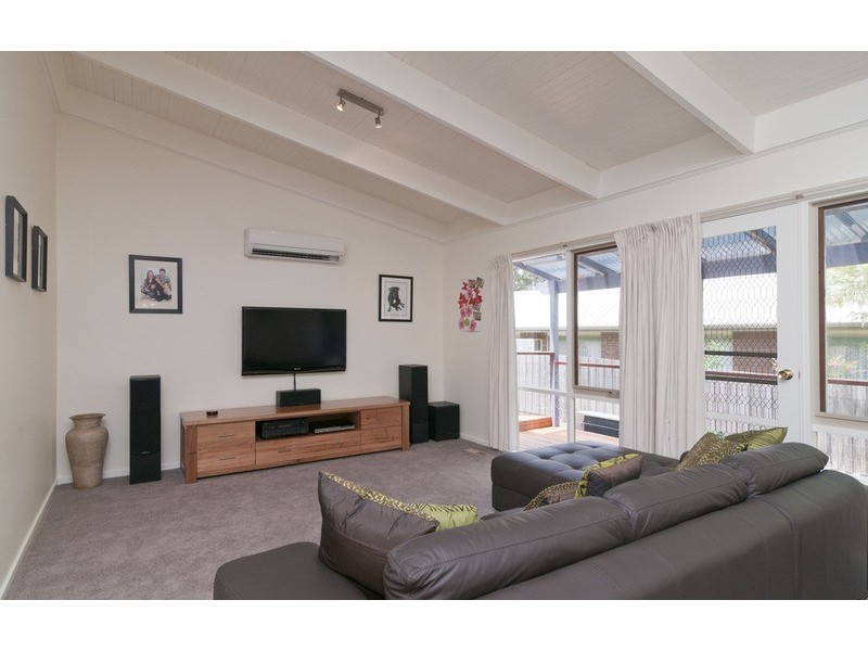 9 Stewart Avenue, Wandin North VIC 3139