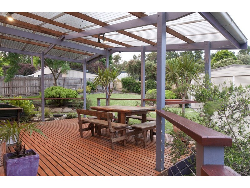 9 Stewart Avenue, Wandin North VIC 3139