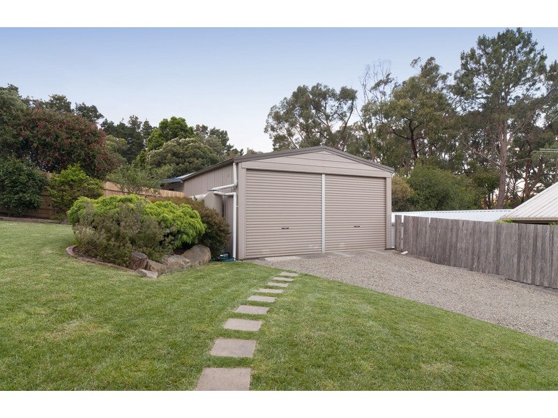 9 Stewart Avenue, Wandin North VIC 3139