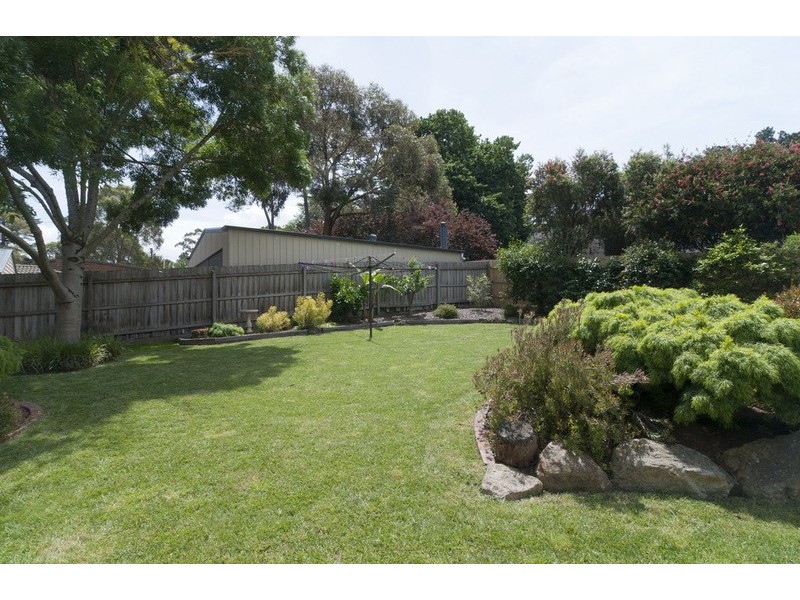 9 Stewart Avenue, Wandin North VIC 3139