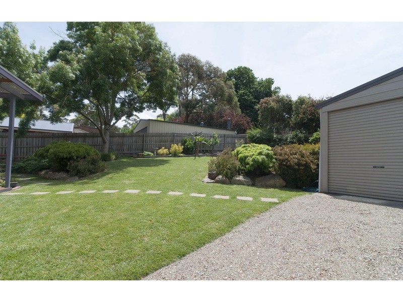 9 Stewart Avenue, Wandin North VIC 3139