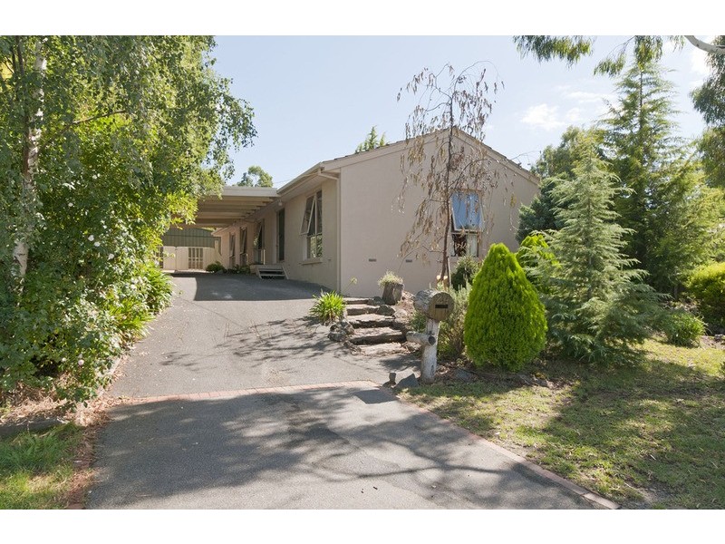 24 Shrubby Walk, Croydon VIC 3136