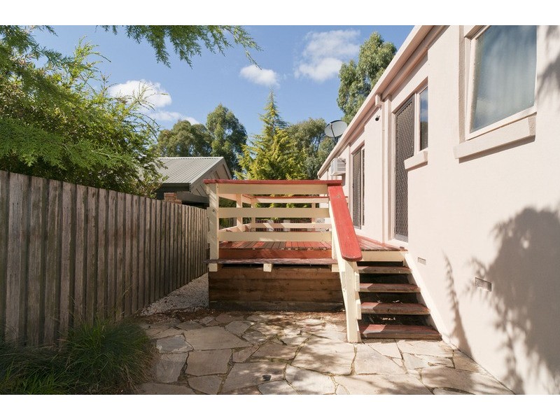 24 Shrubby Walk, Croydon VIC 3136