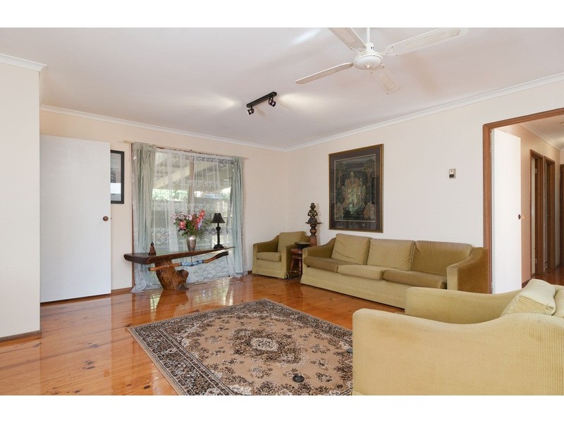 24 Shrubby Walk, Croydon VIC 3136