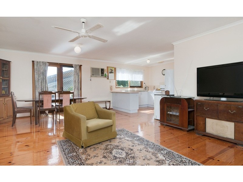 24 Shrubby Walk, Croydon VIC 3136
