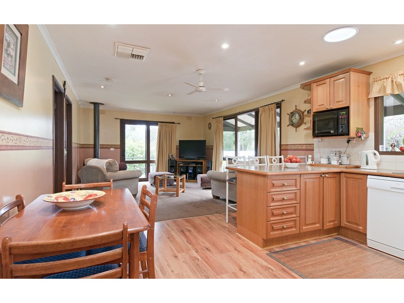 16 Alfred Street, Wandin North VIC 3139