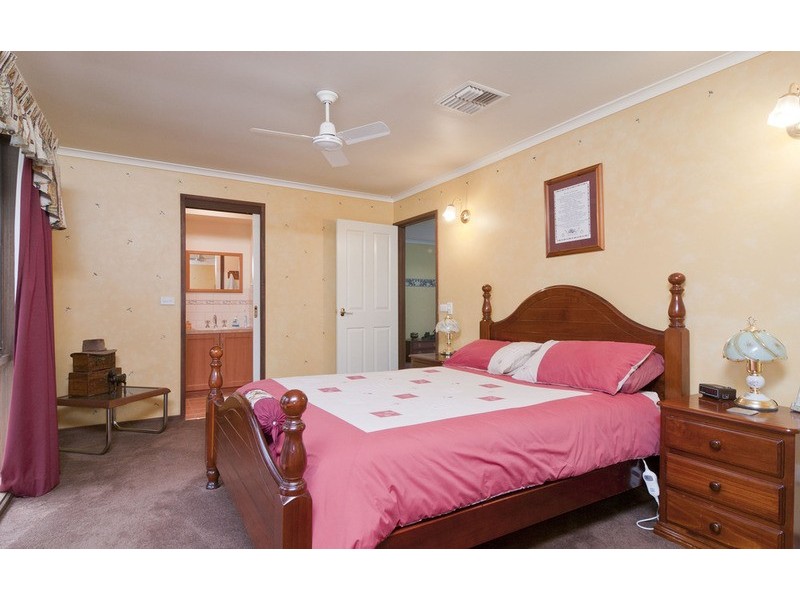 16 Alfred Street, Wandin North VIC 3139