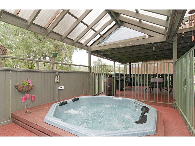 16 Alfred Street, Wandin North VIC 3139