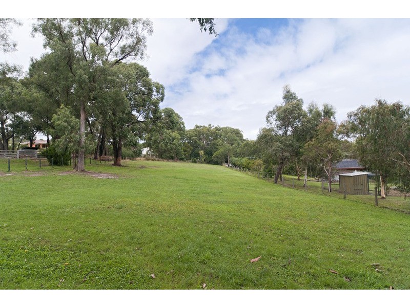 16 Alfred Street, Wandin North VIC 3139