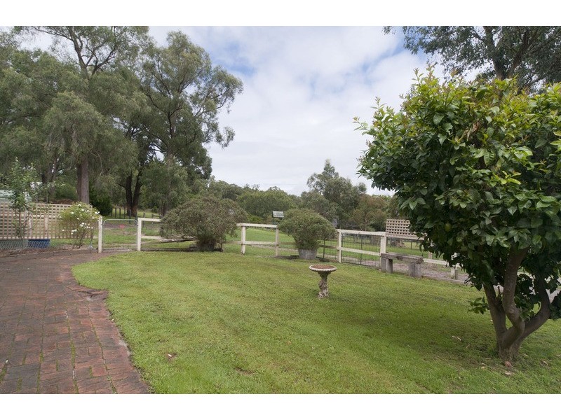 16 Alfred Street, Wandin North VIC 3139