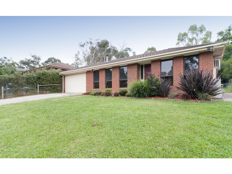 6 Valley Road, Seville VIC 3139