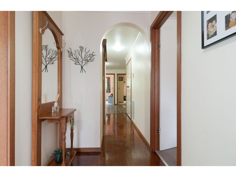 6 Valley Road, Seville VIC 3139