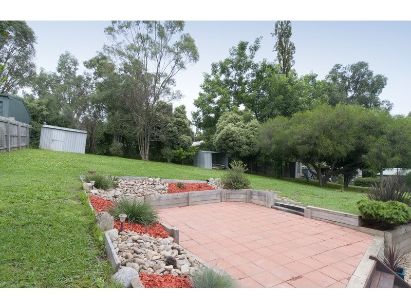 6 Valley Road, Seville VIC 3139