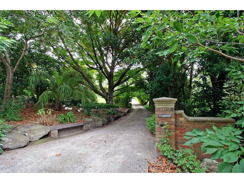 10 Lewis Road, Montrose VIC 3765