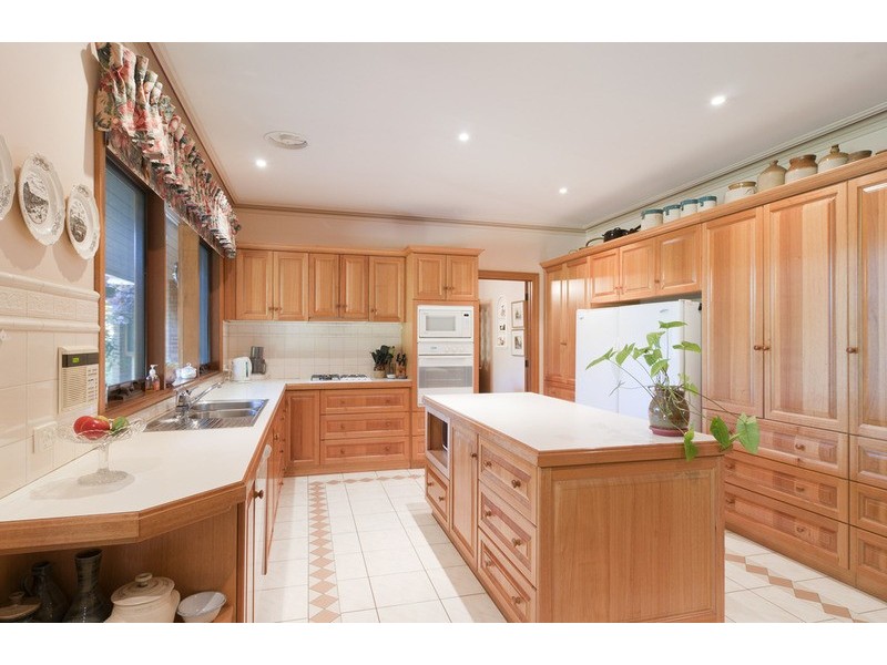 10 Lewis Road, Montrose VIC 3765