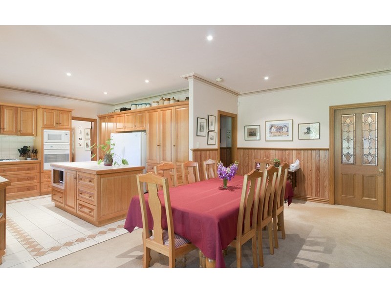 10 Lewis Road, Montrose VIC 3765