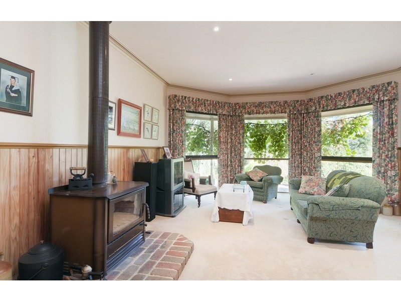 10 Lewis Road, Montrose VIC 3765