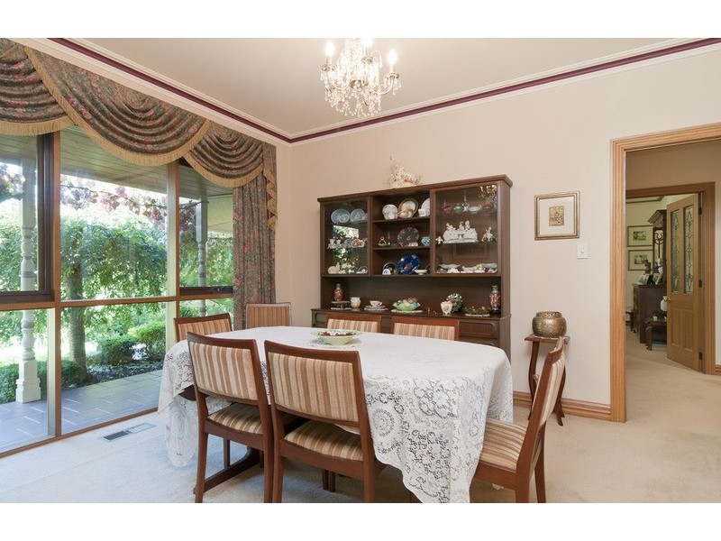 10 Lewis Road, Montrose VIC 3765