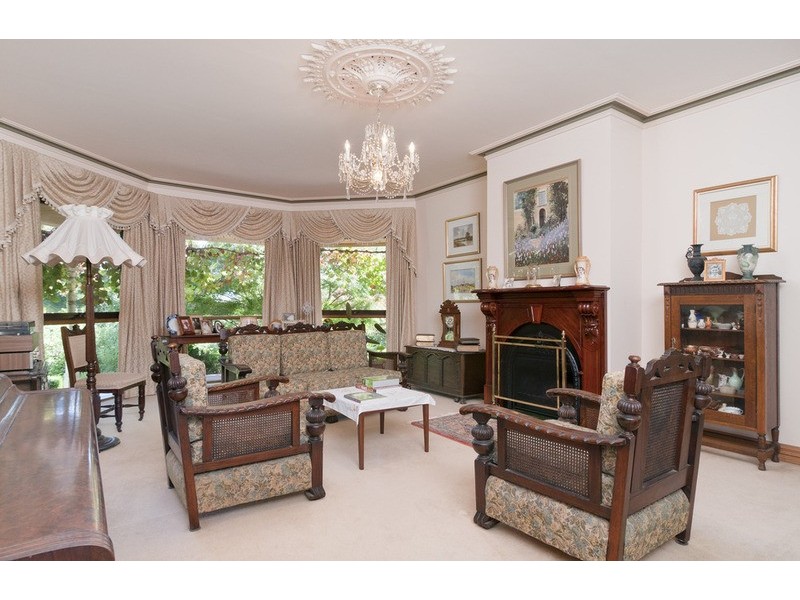 10 Lewis Road, Montrose VIC 3765