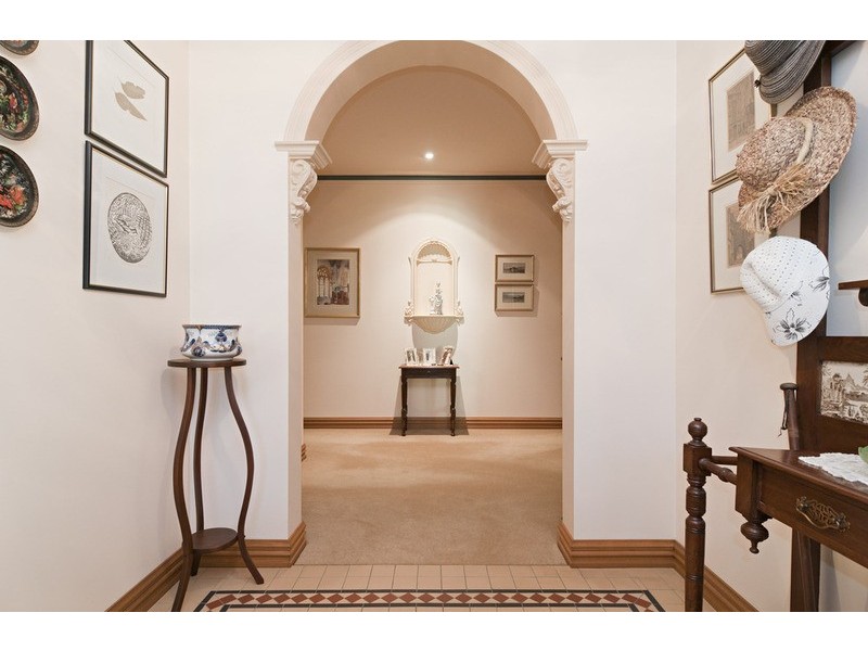 10 Lewis Road, Montrose VIC 3765