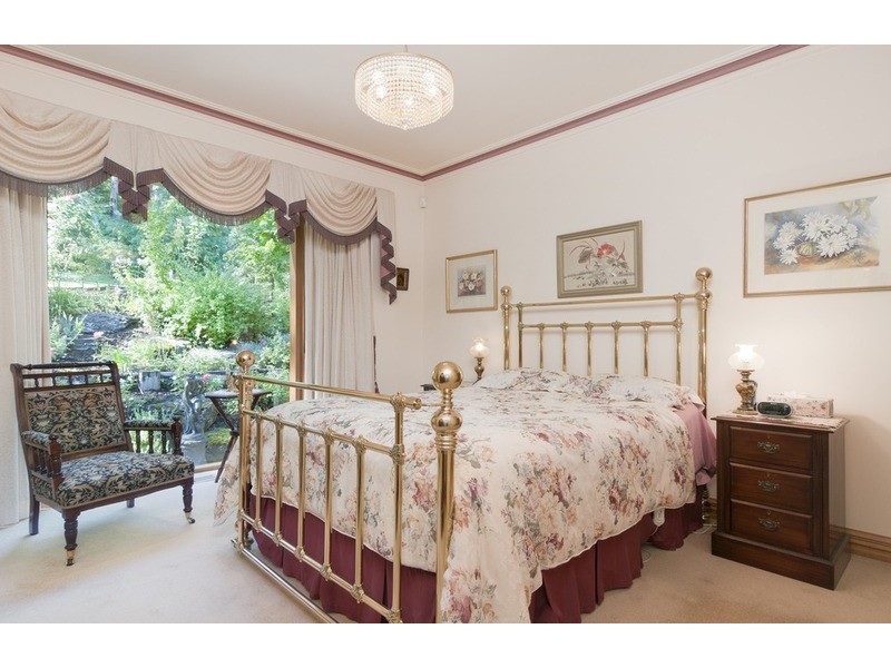 10 Lewis Road, Montrose VIC 3765