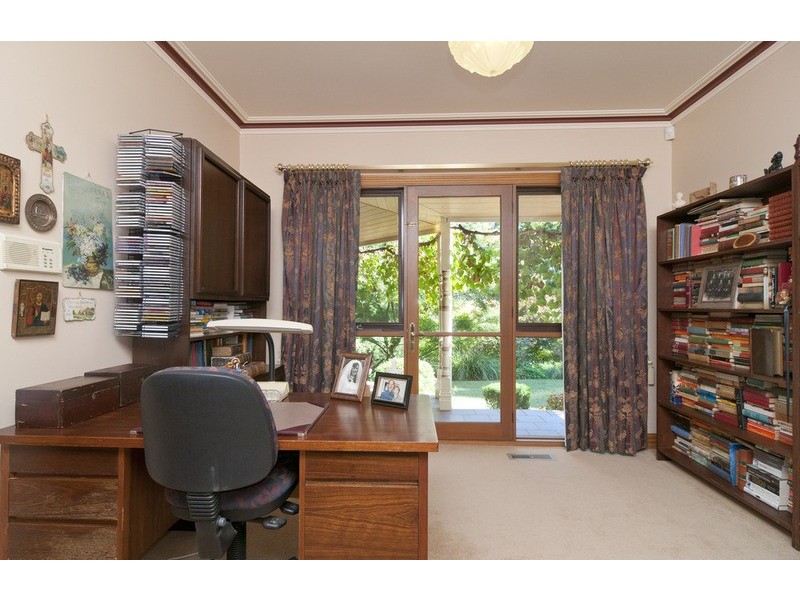 10 Lewis Road, Montrose VIC 3765