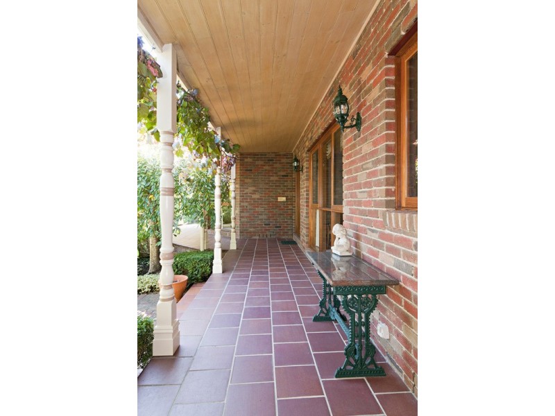 10 Lewis Road, Montrose VIC 3765