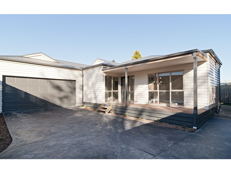 14a Lena Grove, Kilsyth VIC 3137