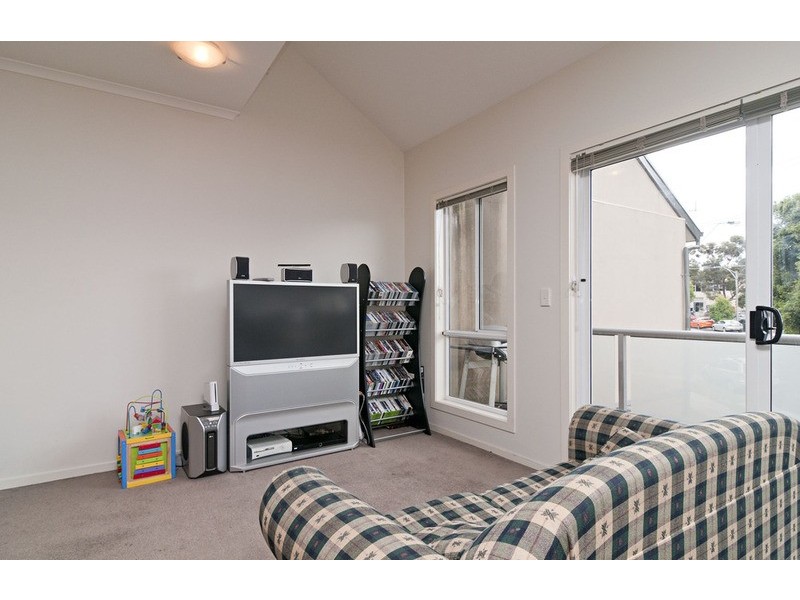 18/13-15 Hewish Road, Croydon VIC 3136