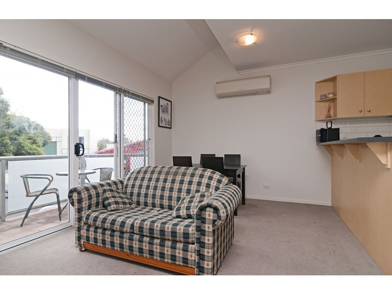 18/13-15 Hewish Road, Croydon VIC 3136