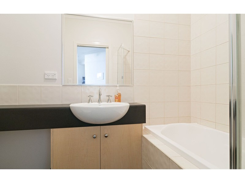 18/13-15 Hewish Road, Croydon VIC 3136